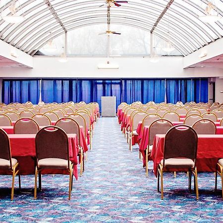 Fern Valley Hotel And Conference Center Луисвилл Экстерьер фото