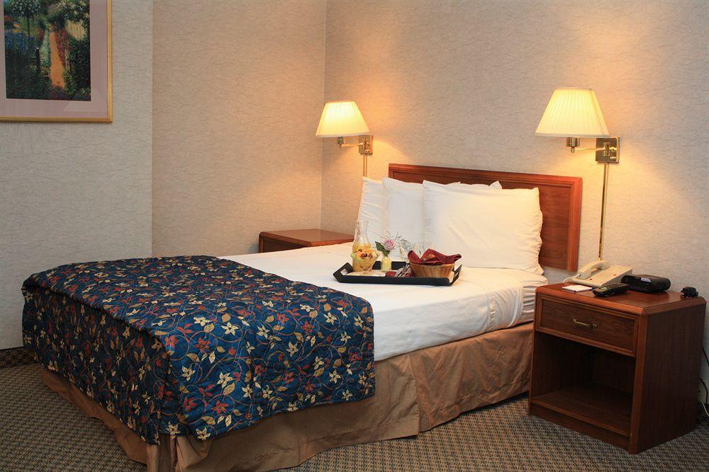 Fern Valley Hotel And Conference Center Луисвилл Номер фото