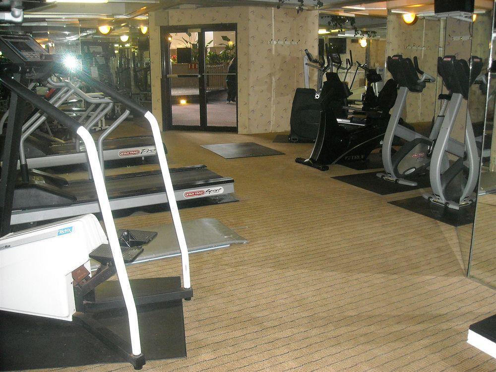Fern Valley Hotel And Conference Center Луисвилл Экстерьер фото
