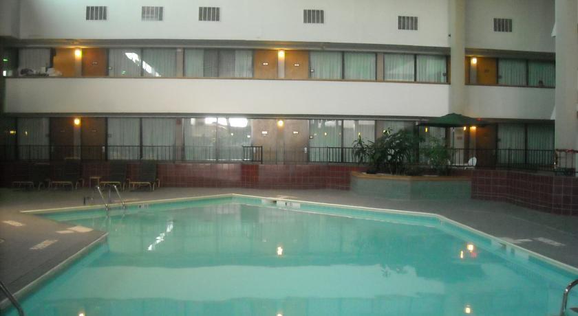 Fern Valley Hotel And Conference Center Луисвилл Экстерьер фото